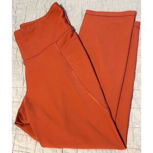 Old Navy Women's Elevate Go-Dry Cropped Leggings in Cherry Birch Size Large EUC